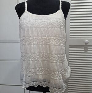 Elegant White Lace Women's Top Size 10/12